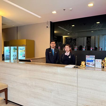 Civic Horizon Hotel & Residence Банкок Екстериор снимка