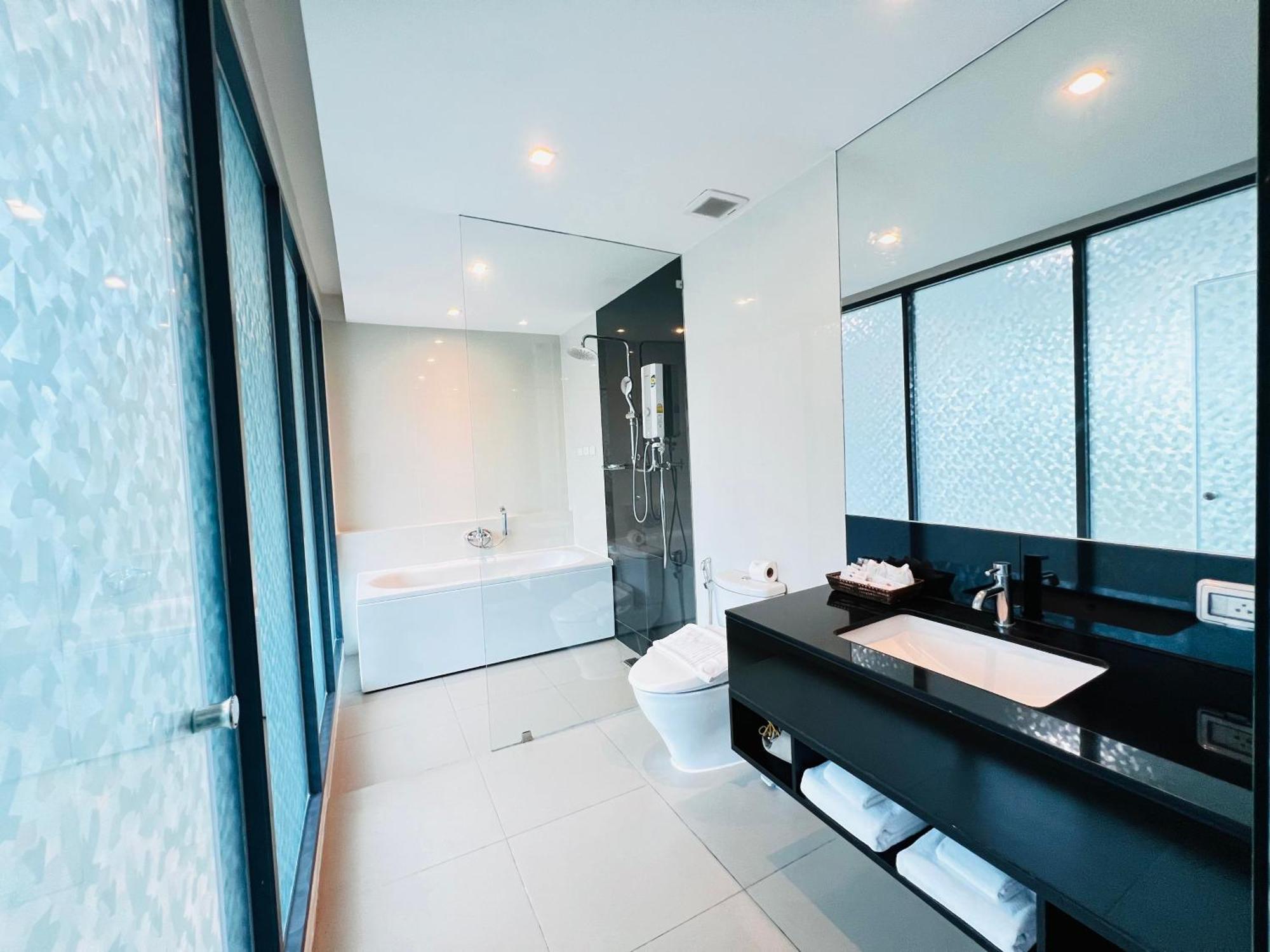 Civic Horizon Hotel & Residence Банкок Екстериор снимка