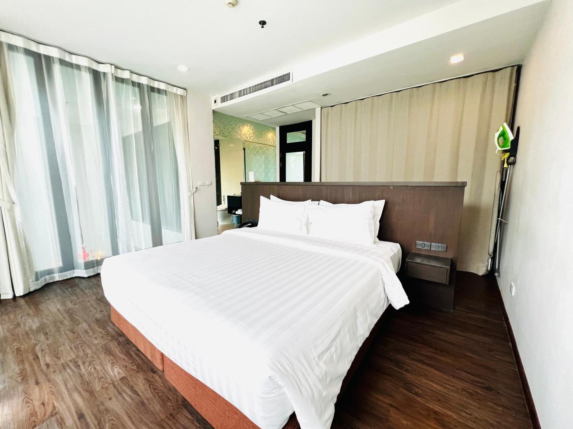 Civic Horizon Hotel & Residence Банкок Екстериор снимка