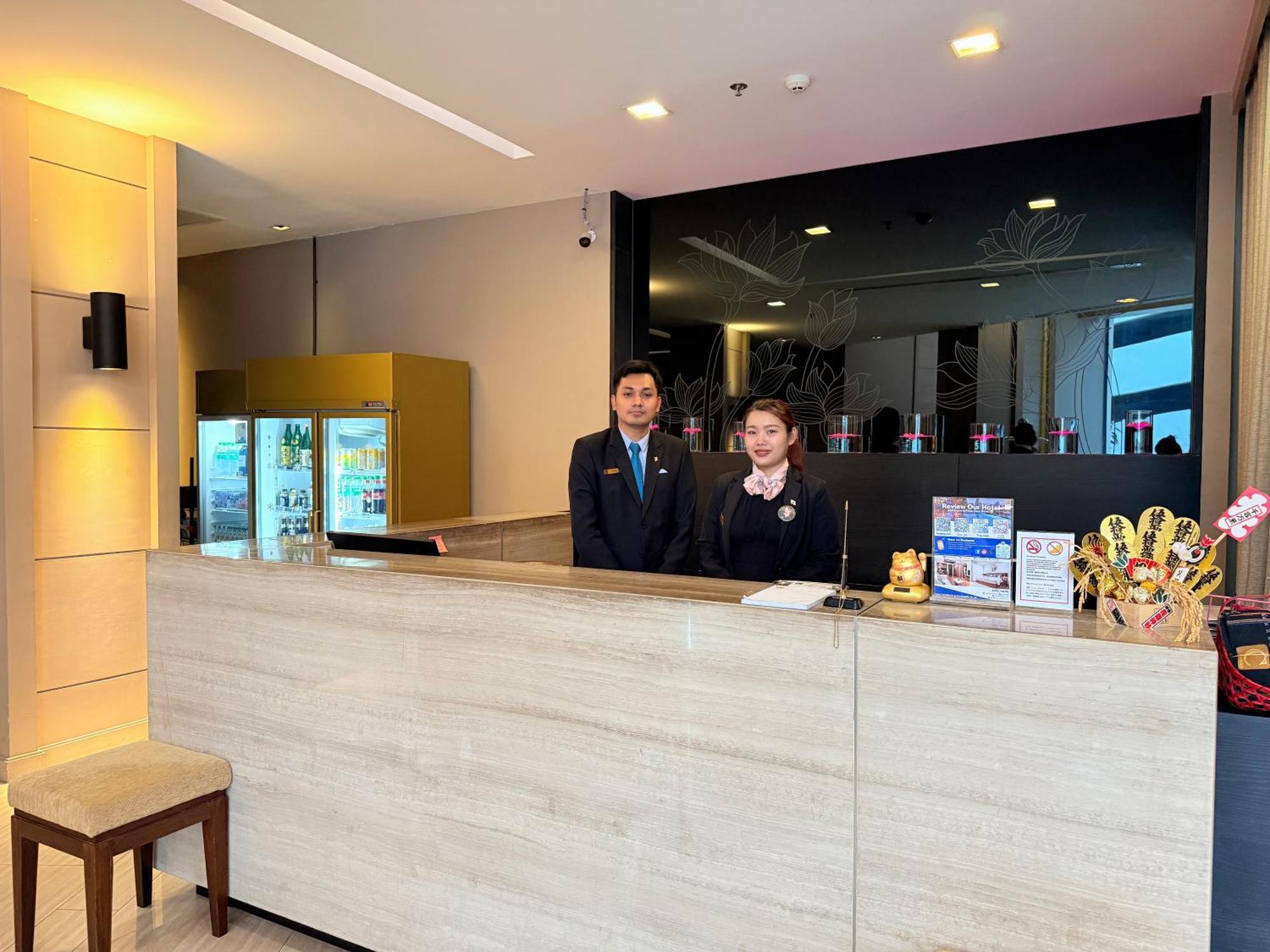 Civic Horizon Hotel & Residence Банкок Екстериор снимка