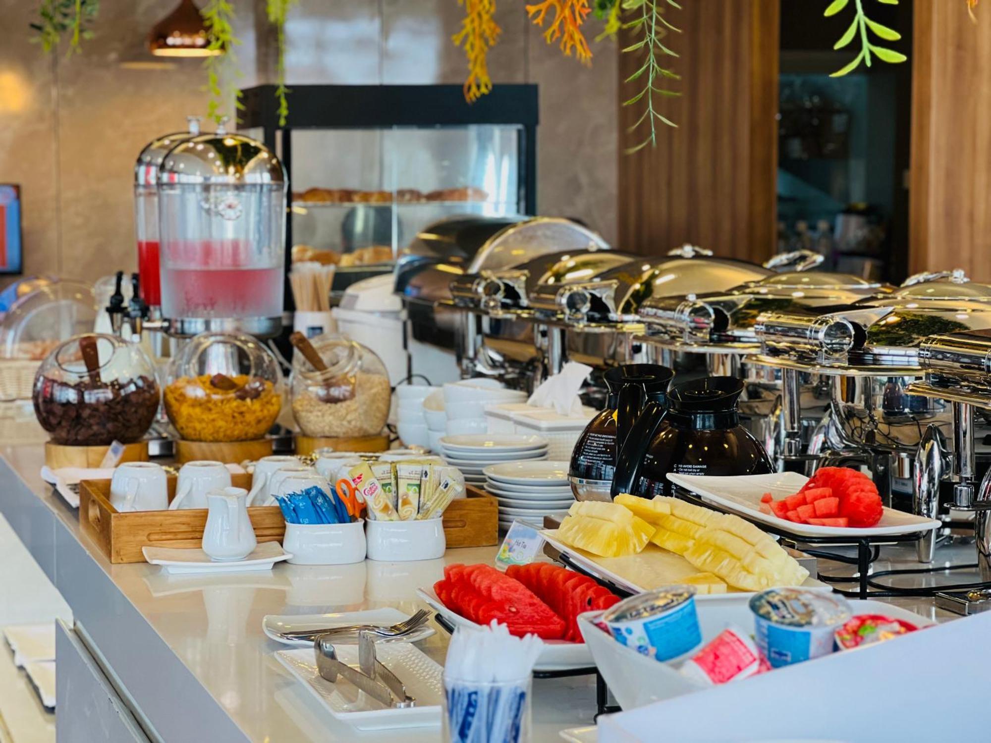 Civic Horizon Hotel & Residence Банкок Екстериор снимка