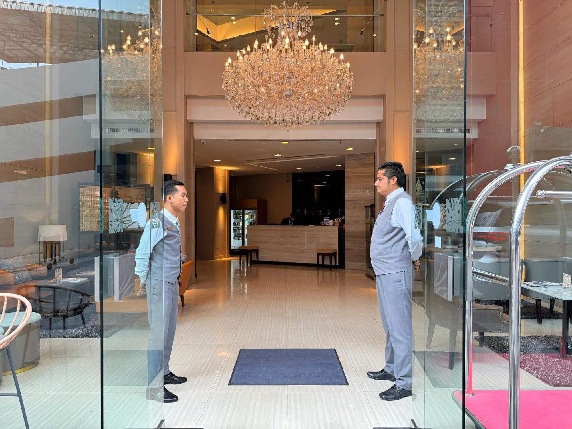 Civic Horizon Hotel & Residence Банкок Екстериор снимка